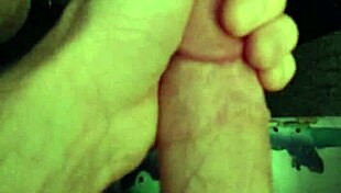 How does this solo handjob end with cum?