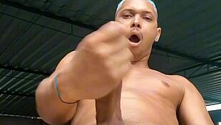 Vc vai achar estranho mais fui no terraço para gozar na sua boquinha quando pedi para vc colocar a linguinha para fora leitei sua cara toda vc é minha sub 😏