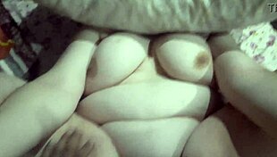 My girlfriend's hot friend is so sexy.