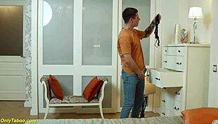 Terkejut Dengan Gerakan Liar Ibu Tiri Montok Ekstrem Aku! 😲