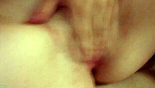 chica caliente masturbándose 😍