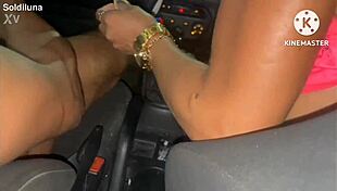 Chupé al conductor de Uber y le di mi culo a mi cuck caliente