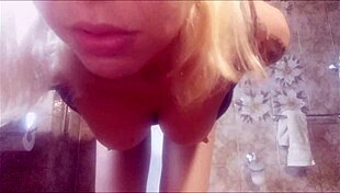 i love spying on beautiful aunt chantal while she’s peeing