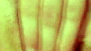 I, a brunette milf mom, masturabte my pussy with anal fingering