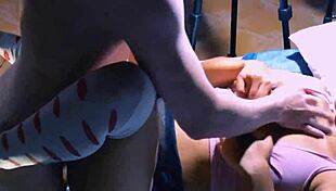 La Colegiala Se Acuesta Con El Amigo Nerd Y Se Lo Folla En Su Habitación Mientras Sus Padres No Están.