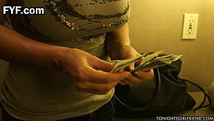 Lisa Ann в бельо и токчета дразни с луд дилдо секс! 🔥