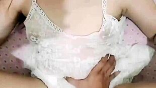 Ngentot memek sempit istri sampai crot didalam