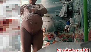 i'm BATHING in the BATHROOM with PUSSY FUCKING you guess