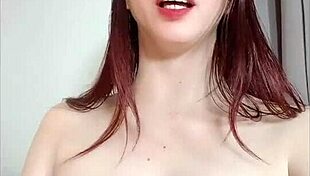 استمنِ على فمي الحساس الذي ينتظر حمولة السائل الساخن