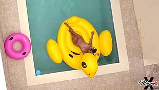 Maxine X Sunbathing Pussy Play In Pool 😍