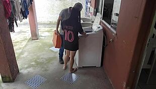 Dona De Casa Casada Paga Técnico Com Bunda Enquanto Corno Está Fora! What A Slut!