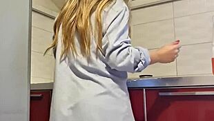 gostosa cleans stove, masturbates her big ass and natural tits intensely.