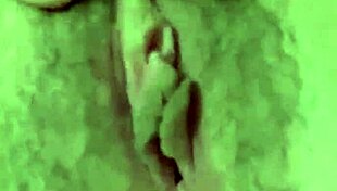 Solo girl masturbates her hungry pussy