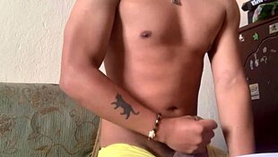 Masturbandome mientras hago los deberes.