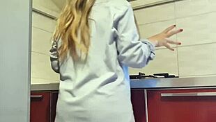 gostosa cleans stove, masturbates her big ass and natural tits intensely.