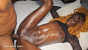 スリムなサラが激しい騎乗位とドギースタイルで戻ってきた