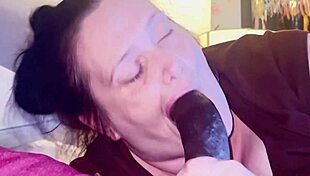 hot thick midget suck and slurping on a bbc