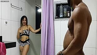 Pertemuan hidung kondom yang menarik