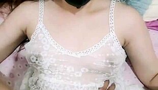 Ngentot memek sempit istri sampai crot didalam