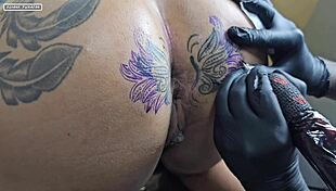 I'm modifying the tattoo around my huge ass, now it's bigger than before