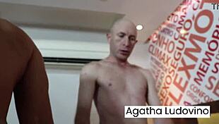 Minha Madrasta Me Deu De Presente Para Os Amigos Dela Do Bar Me Usarem Como Quiserem