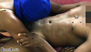 Nigerian pornstar gives best blowjob to Ghanaian guy, moaning loudly