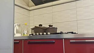 gostosa cleans stove, masturbates her big ass and natural tits intensely.