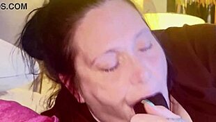 hot thick midget suck and slurping on a bbc