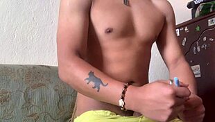 Masturbandome mientras hago los deberes.