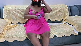 WEBCAM GIRL SHOWS OFF TITS AND BOOBS IN BOLD PLAY