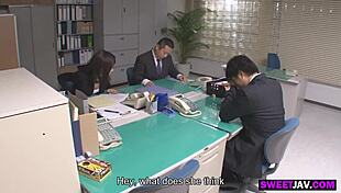 ตำรวจสาวญี่ปุ่นเข้มงวดดึงดูดสายตาด้วยเสน่ห์ดุเดือด