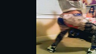 black milf drops ass