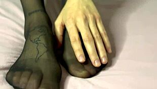 se eu deixar brincar com meus pés posso cavalgar na sua piroca? esse foi o acordo com a safada da minha universidade