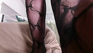 Geez, I’m obsessed with giantess Dawnskye1962 in crotchless pantyhose, so sexy!