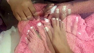 Paty Bumbum's honeymoon with Zezinho Teves in Brazilian reality show.