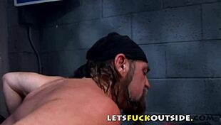 lets fuck this fishnet babe in the dark alley