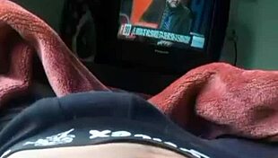 Young girl wakes up horny, masturbates in bed 😏