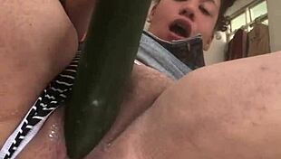 damn, i’m jorrando leite while bangin my pussy with a huge cucumber