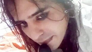 Learn how to suck for ultimate male pleasure in this retro tutorial.