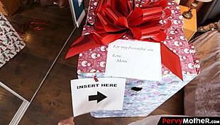 naughty milf sets up as glory hole gift for stepson, ready for deepthroat?