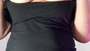 hot latina tia with giant cameltoe masturbates for nephew in tight leggings!