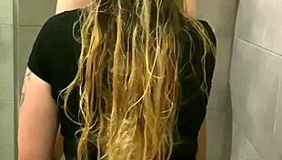 Step Brother Finds Sister In Shower For A Chat