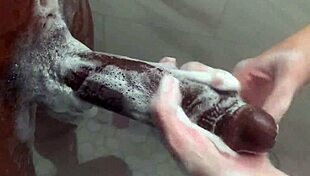 Apa yang terjadi kalau adik tiri main-main dengan BBC gede abang tiri?