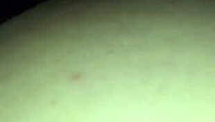 Дрючу свою пышную жену догги-стайлом в сыром любительском видео дома