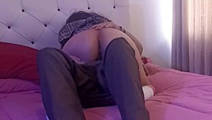 la estudiante esta muy sabrosa manoseando a una alumna mexicana en su cuarto mi compa�era se ve muy rica con su uniforme de la escuela puesto video casero miralo antes de que lo borren