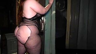 ginger pawg with huge ass in curvy housewife action