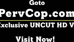 Тийнейджърка заподозряна, хваната да краде ключове от магазина, чукана здраво от перверзен полицай