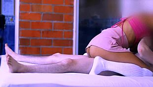 madrastra y el compañero de su hermanastro en el motel