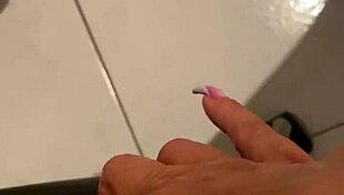 pov i masturabte alone n cum hard