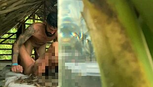 i give beach massages to tourists with good music